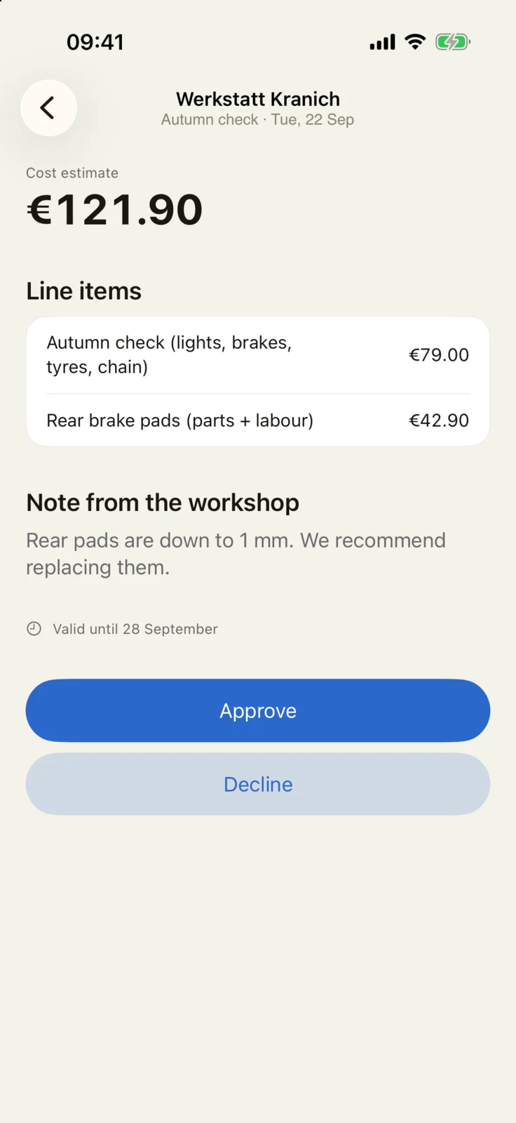 GoBike app: cost estimate from Werkstatt Kranich for €121.90 for the Autumn check, with line items, a note from the workshop, and the buttons Approve and Decline